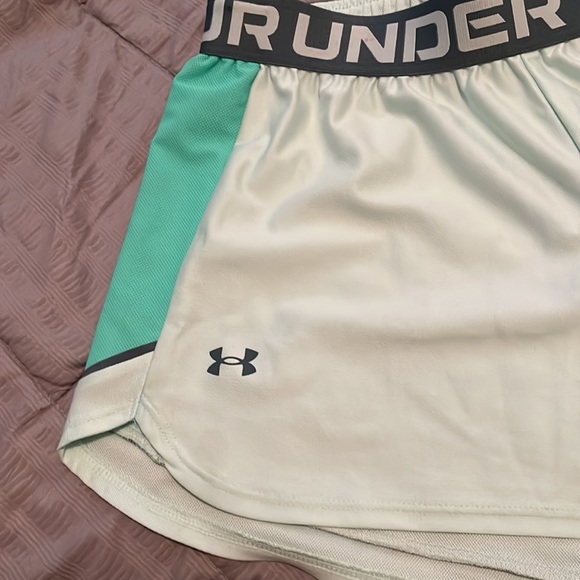 Mint green under armour shorts - Picture 3 of 4
